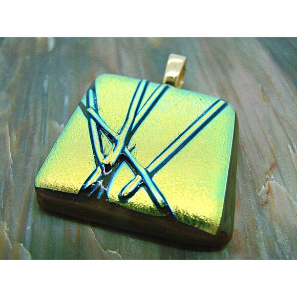 Square Shape Opaque Pendant Raised 3d Geo Design Graphic Resin Gold Tone Charm - Picture 9 of 9